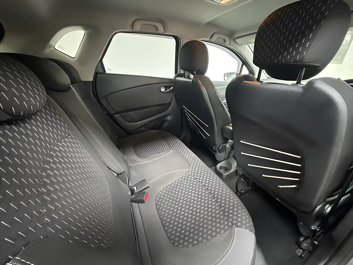 Used 2018 Renault Captur Dynamique S Nav Grey - Interior and Exterior details 12