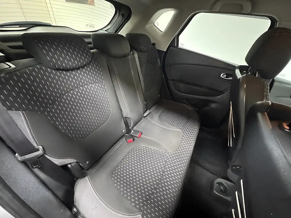 Used 2018 Renault Captur Dynamique S Nav Grey - Interior and Exterior details 13