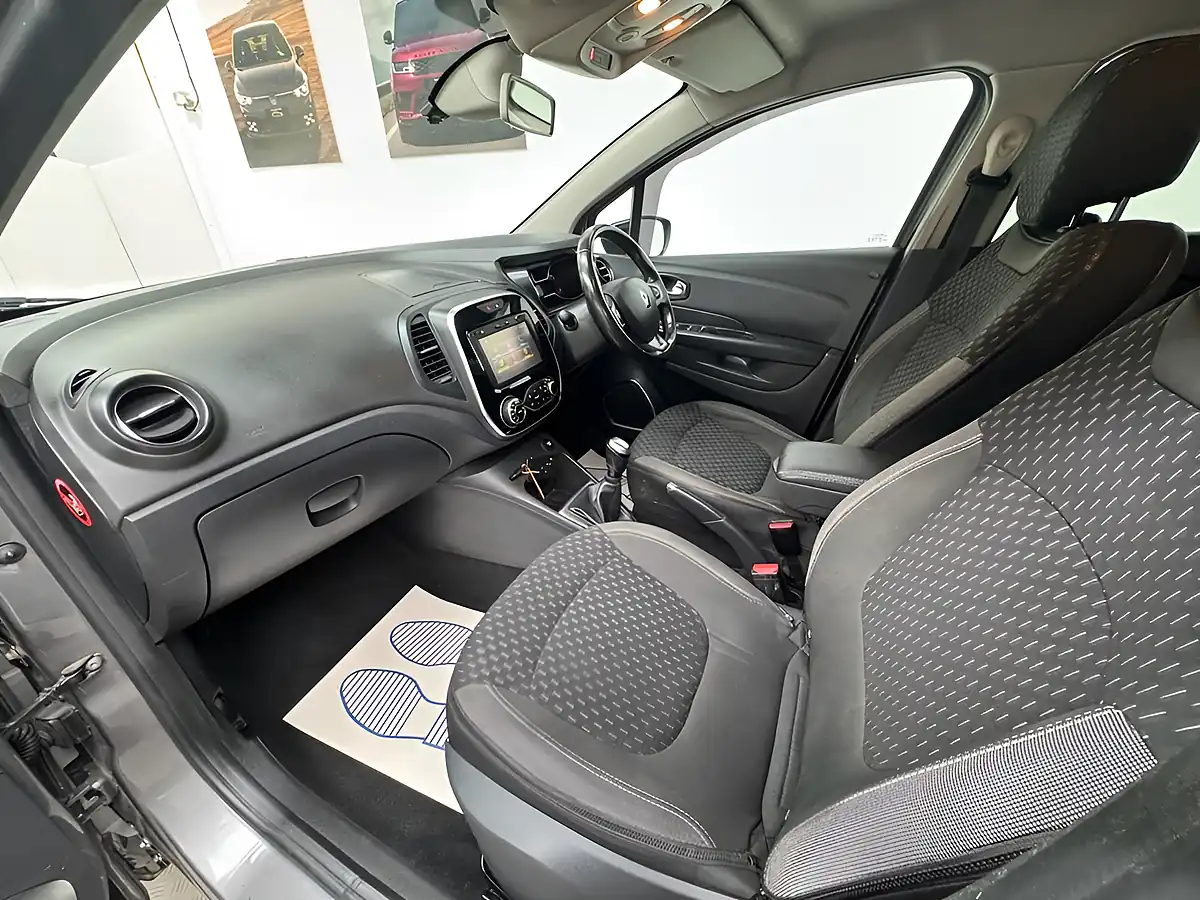 Used 2018 Renault Captur Dynamique S Nav Grey - Interior and Exterior details 14