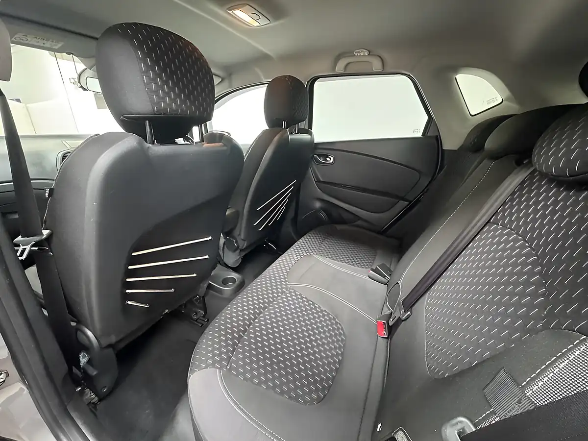 Used 2018 Renault Captur Dynamique S Nav Grey - Interior and Exterior details 16