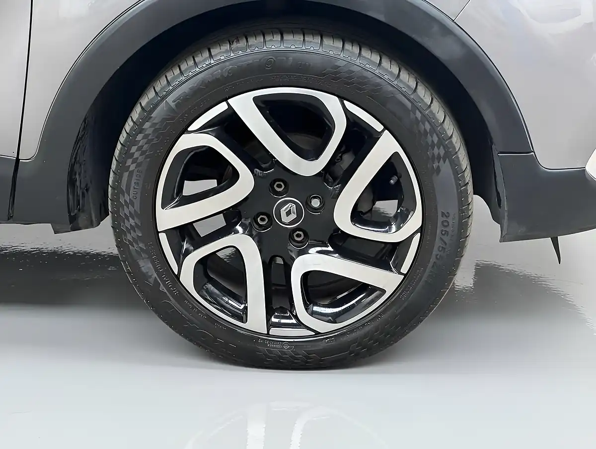 Used 2018 Renault Captur Dynamique S Nav Grey - Interior and Exterior details 8