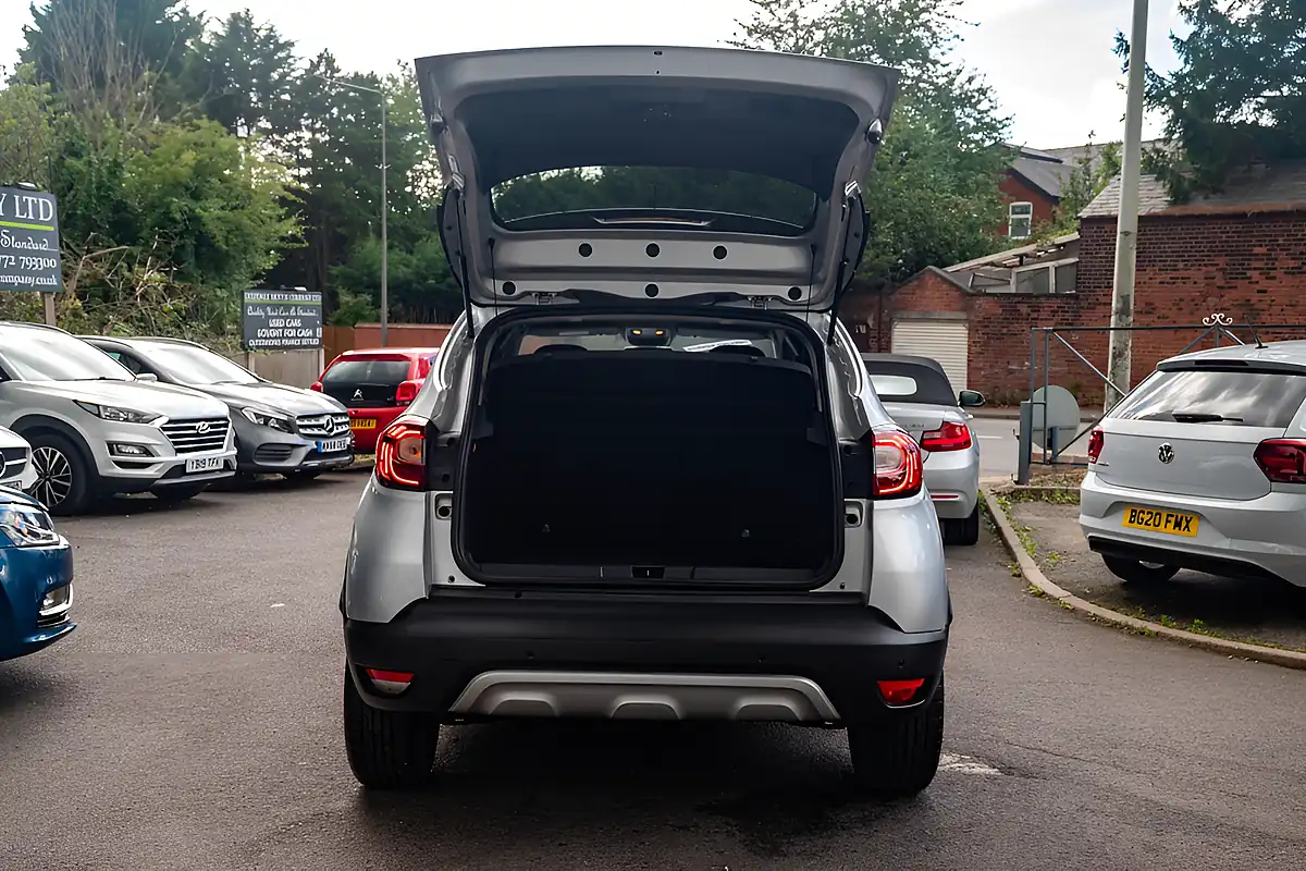 Used 2018 Renault Captur Dynamique S Nav Mercury Silver Metallic - Interior and Exterior details 10