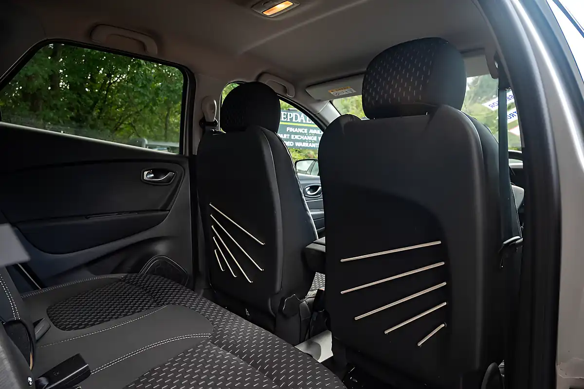 Used 2018 Renault Captur Dynamique S Nav Mercury Silver Metallic - Interior and Exterior details 11