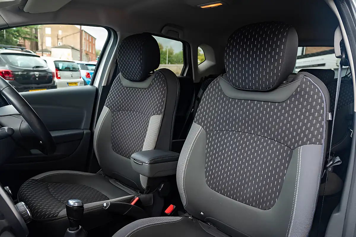 Used 2018 Renault Captur Dynamique S Nav Mercury Silver Metallic - Interior and Exterior details 13