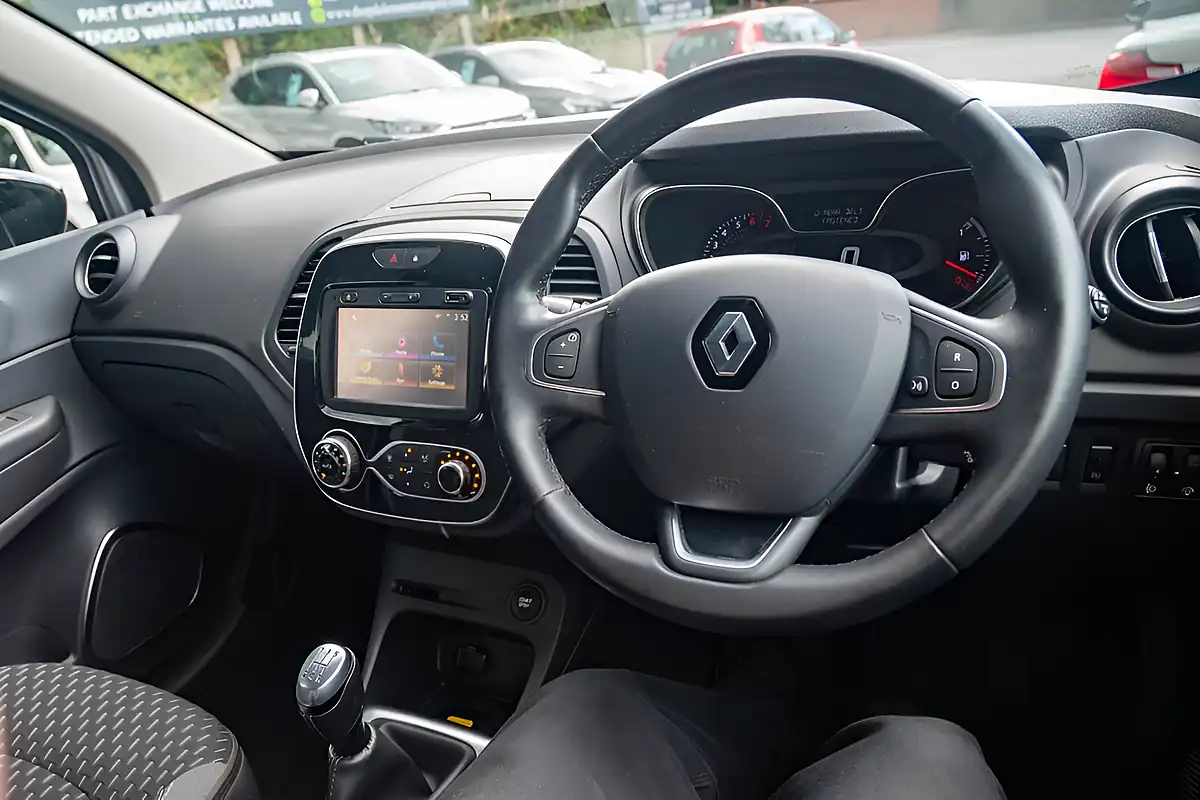 Used 2018 Renault Captur Dynamique S Nav Mercury Silver Metallic - Interior and Exterior details 14
