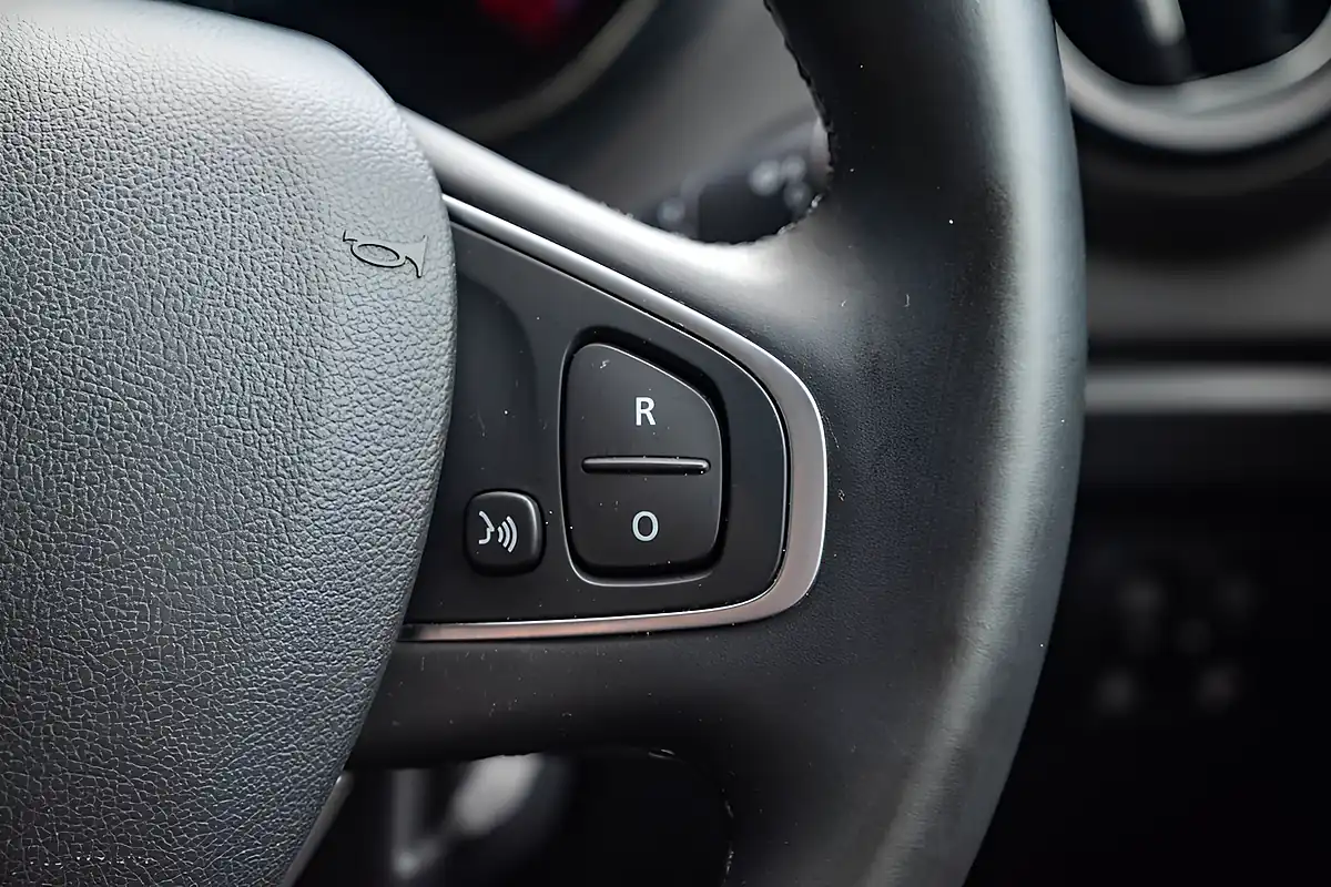 Used 2018 Renault Captur Dynamique S Nav Mercury Silver Metallic - Interior and Exterior details 16