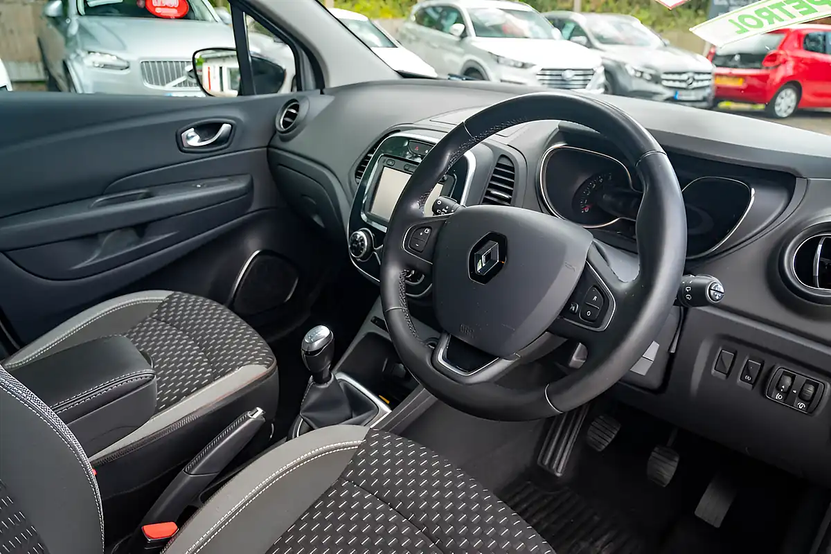 Used 2018 Renault Captur Dynamique S Nav Mercury Silver Metallic - Interior and Exterior details 2