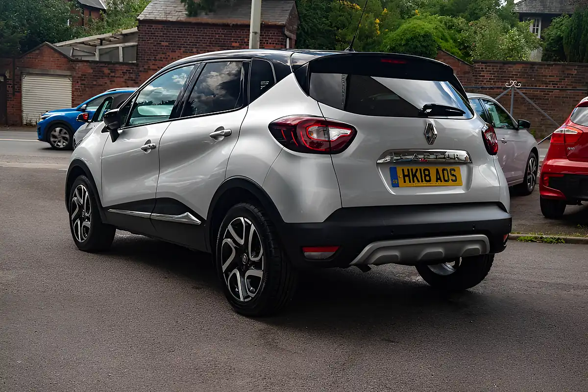 Used 2018 Renault Captur Dynamique S Nav Mercury Silver Metallic - Interior and Exterior details 6