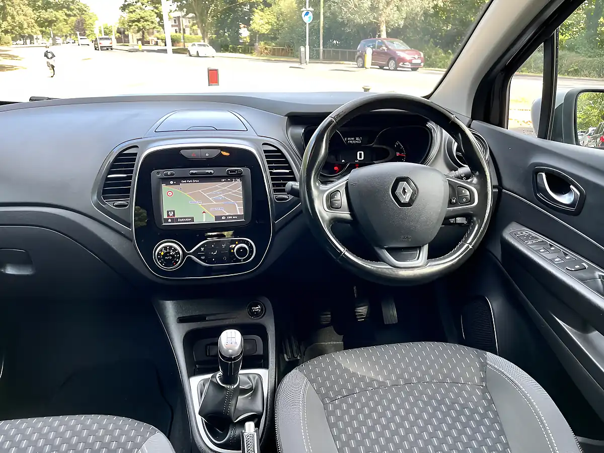 Used 2018 Renault Captur Dynamique S Nav Silver - Interior and Exterior details 11