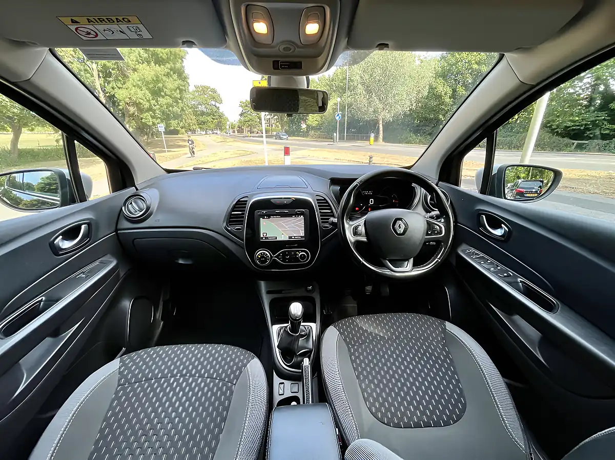 Used 2018 Renault Captur Dynamique S Nav Silver - Interior and Exterior details 12