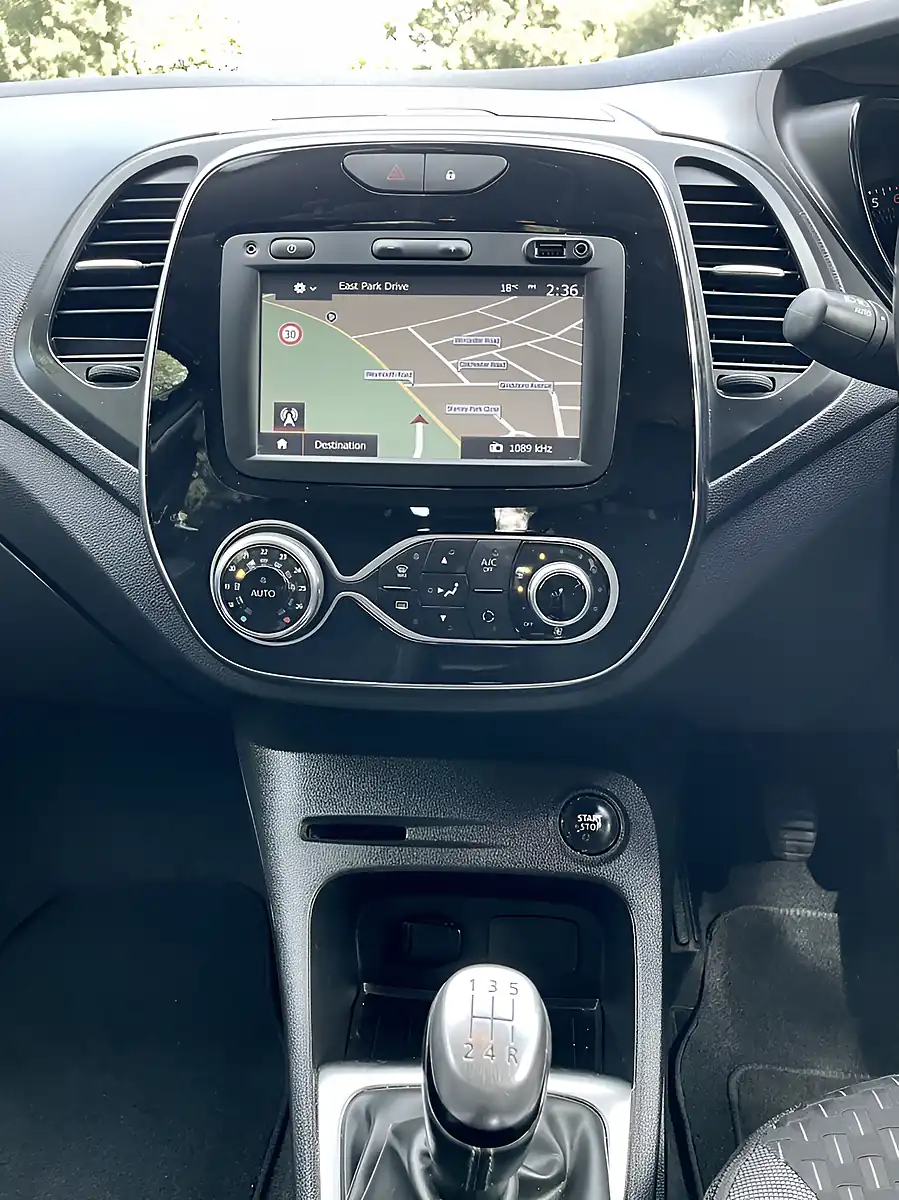 Used 2018 Renault Captur Dynamique S Nav Silver - Interior and Exterior details 13