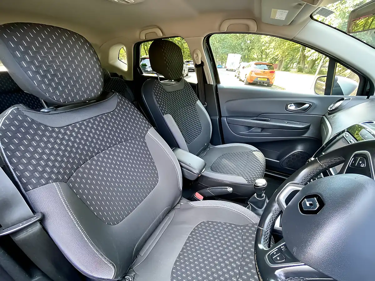 Used 2018 Renault Captur Dynamique S Nav Silver - Interior and Exterior details 18
