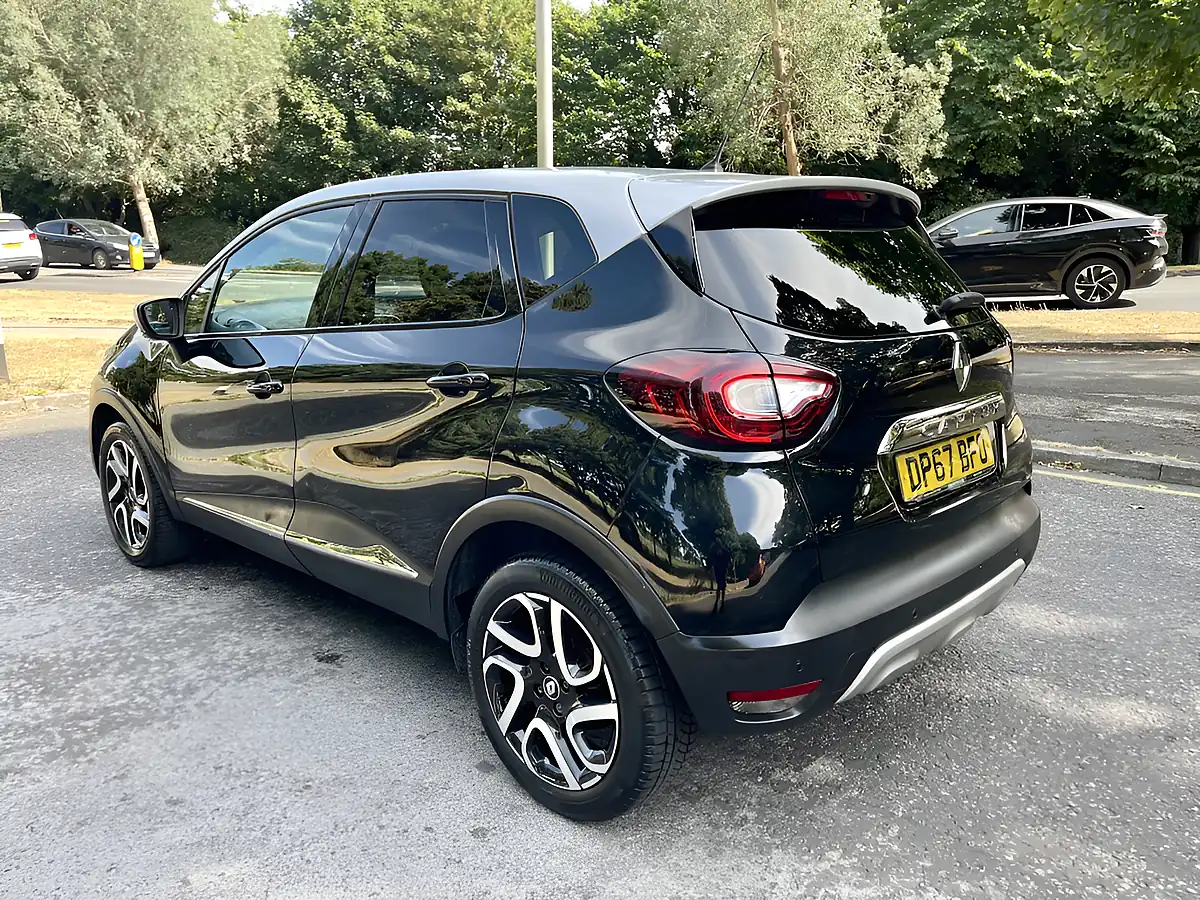 Used 2018 Renault Captur Dynamique S Nav Silver - Interior and Exterior details 4