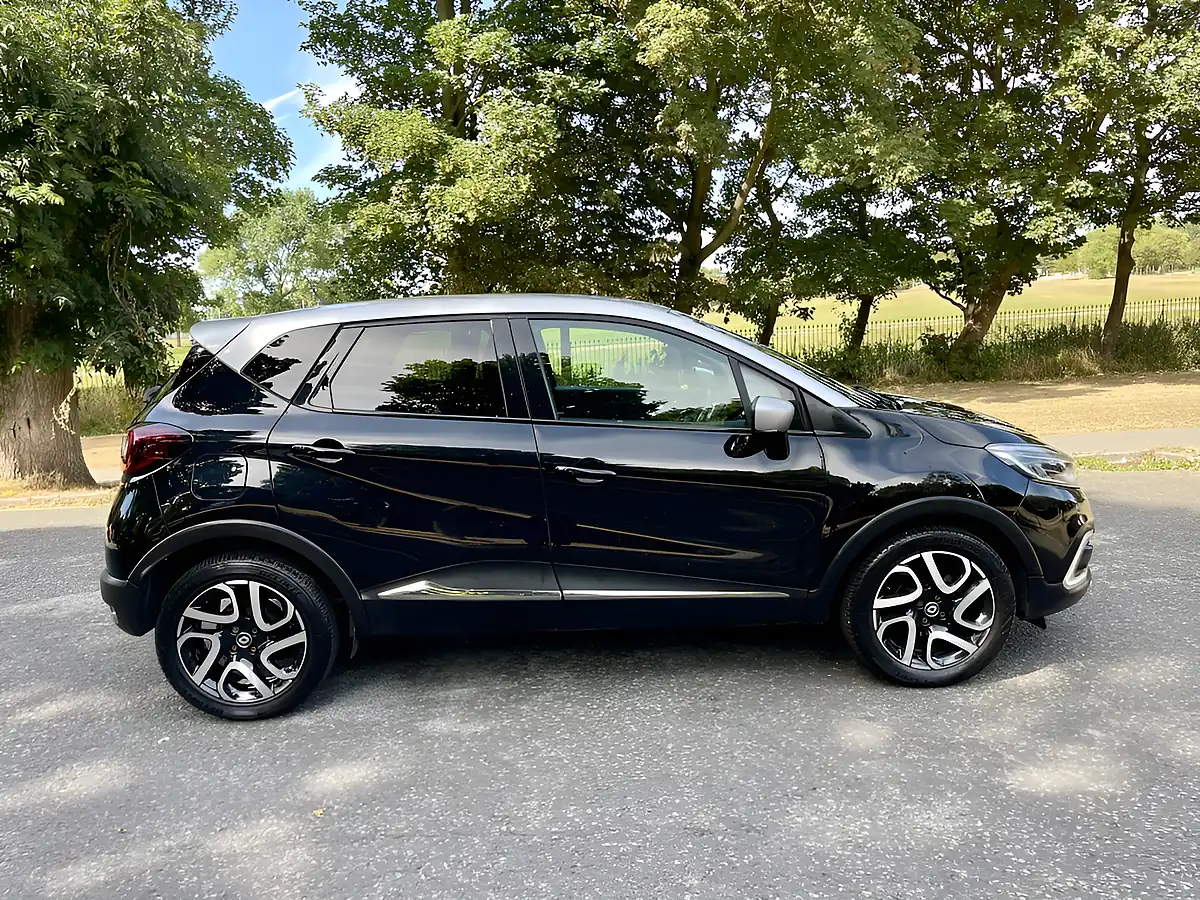 Used 2018 Renault Captur Dynamique S Nav Silver - Interior and Exterior details 6