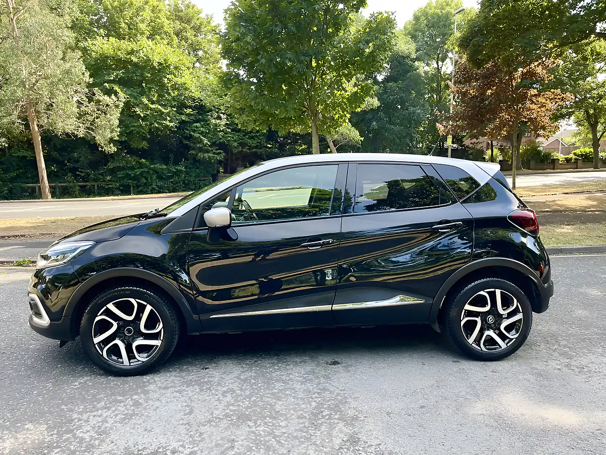 Used 2018 Renault Captur Dynamique S Nav Silver - Interior and Exterior details 7