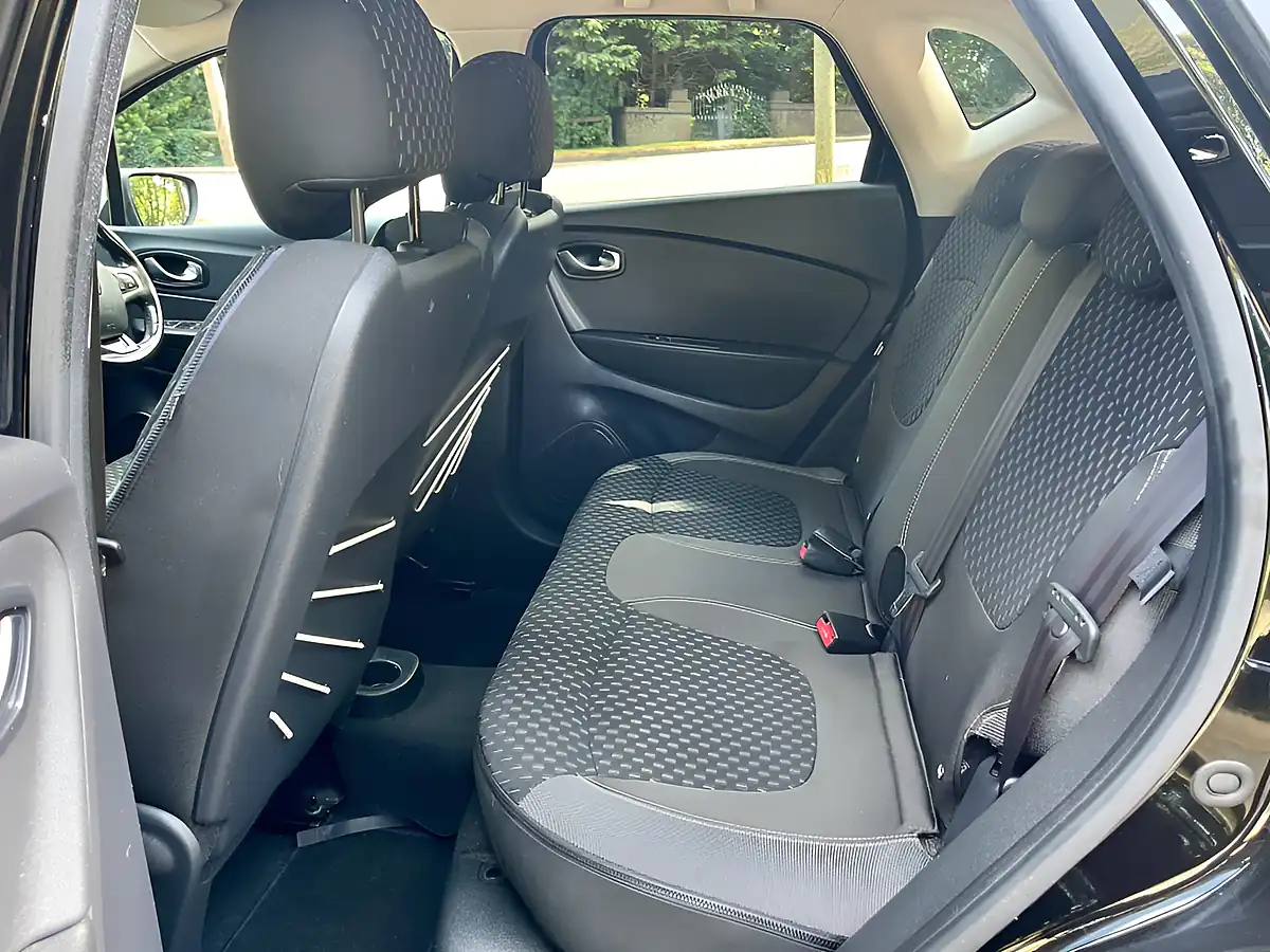 Used 2018 Renault Captur Dynamique S Nav Silver - Interior and Exterior details 9