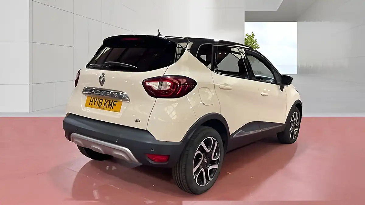 Used 2018 Renault Captur Dynamique S Nav White - Interior and Exterior details 4