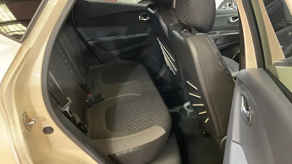 Used 2018 Renault Captur Dynamique S Nav White - Interior and Exterior details 8