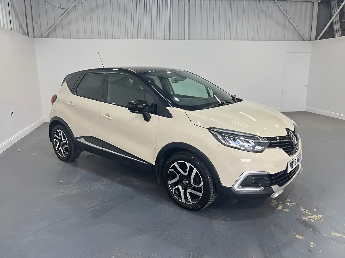 Used 2018 Renault Captur Dynamique S Nav White - Front View