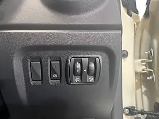 Used 2018 Renault Captur Dynamique S Nav White - Interior and Exterior details 12