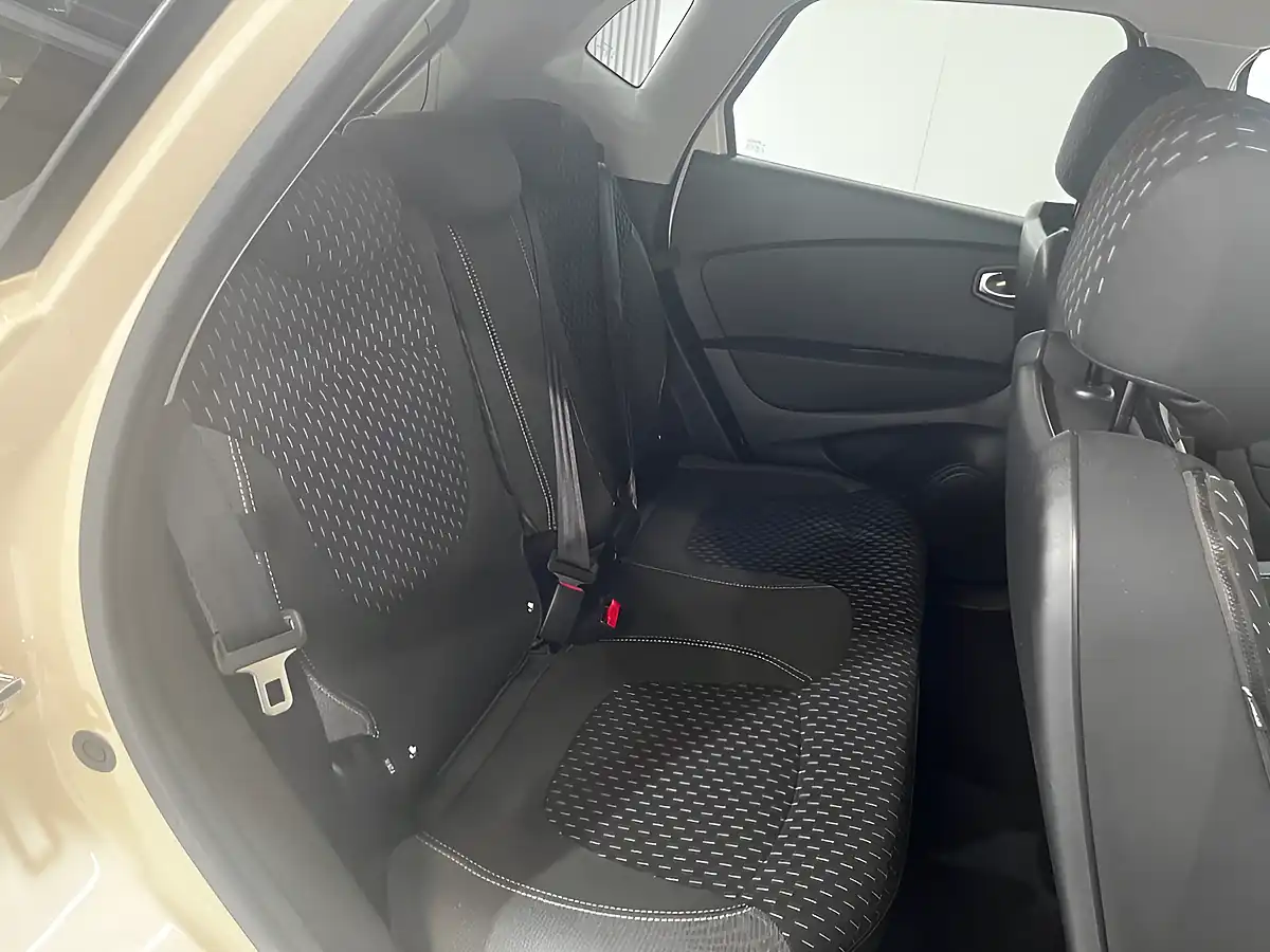 Used 2018 Renault Captur Dynamique S Nav White - Interior and Exterior details 17