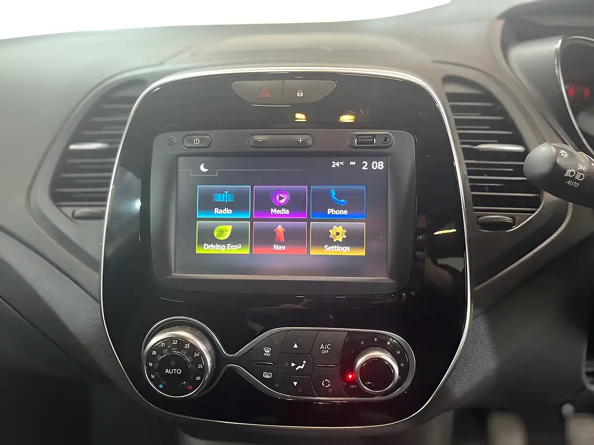 Used 2018 Renault Captur Dynamique S Nav White - Interior and Exterior details 18