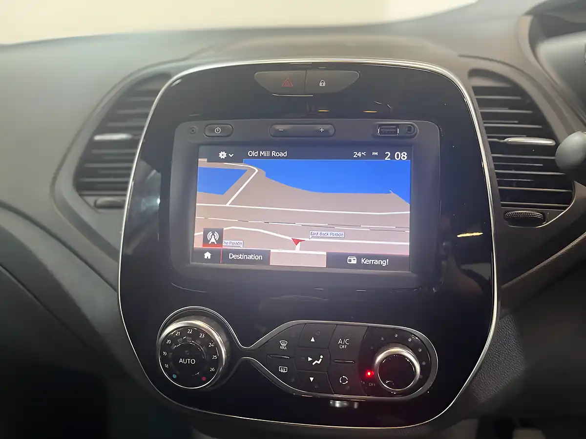 Used 2018 Renault Captur Dynamique S Nav White - Interior and Exterior details 19
