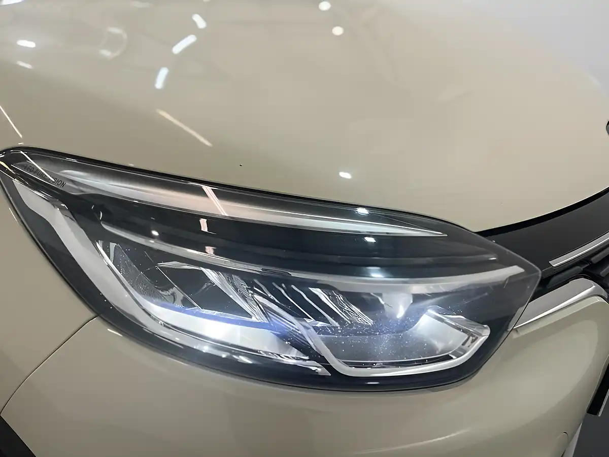 Used 2018 Renault Captur Dynamique S Nav White - Interior and Exterior details 8