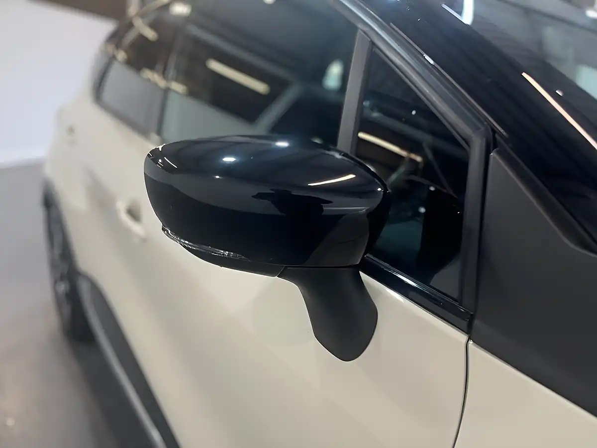 Used 2018 Renault Captur Dynamique S Nav White - Interior and Exterior details 9