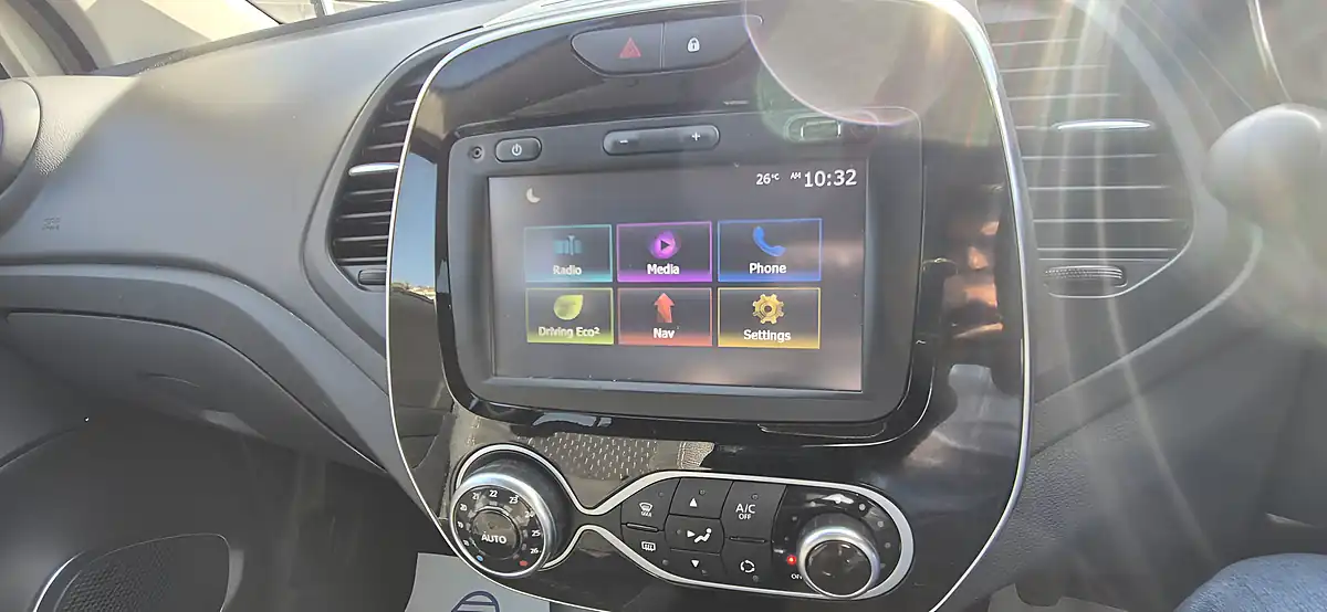 Used 2018 Renault Captur Dynamique S Nav White - Interior and Exterior details 12