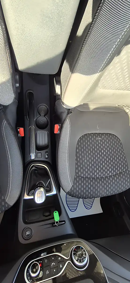 Used 2018 Renault Captur Dynamique S Nav White - Interior and Exterior details 14
