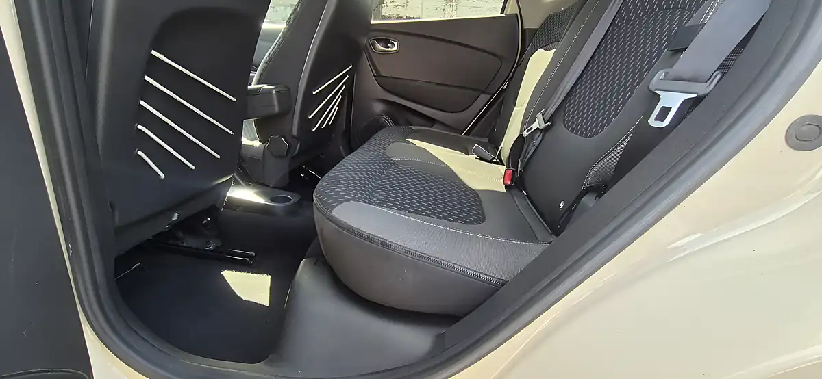 Used 2018 Renault Captur Dynamique S Nav White - Interior and Exterior details 16
