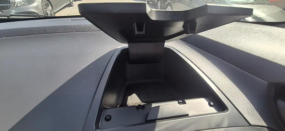 Used 2018 Renault Captur Dynamique S Nav White - Interior and Exterior details 18