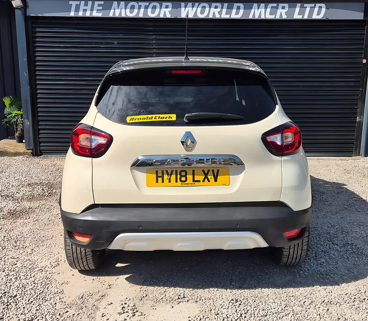 Used 2018 Renault Captur Dynamique S Nav White - Interior and Exterior details 5