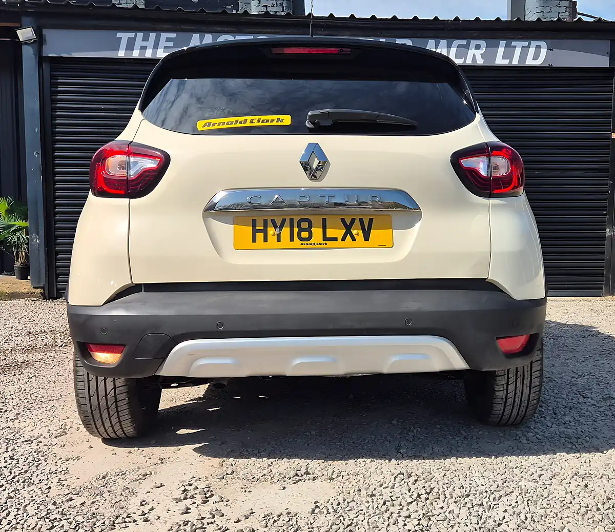 Used 2018 Renault Captur Dynamique S Nav White - Interior and Exterior details 6