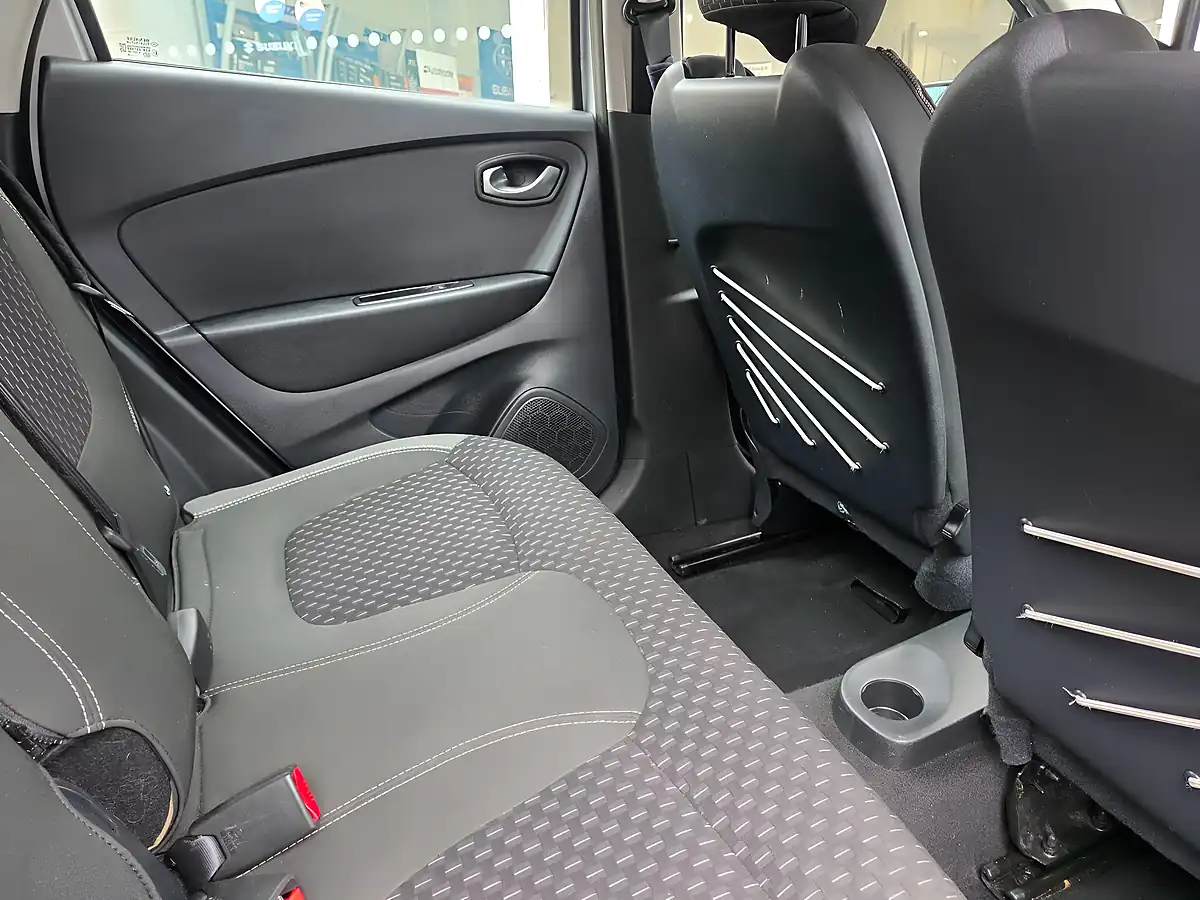 Used 2018 Renault Captur Energy Dynamique Nav Silver - Interior and Exterior details 11