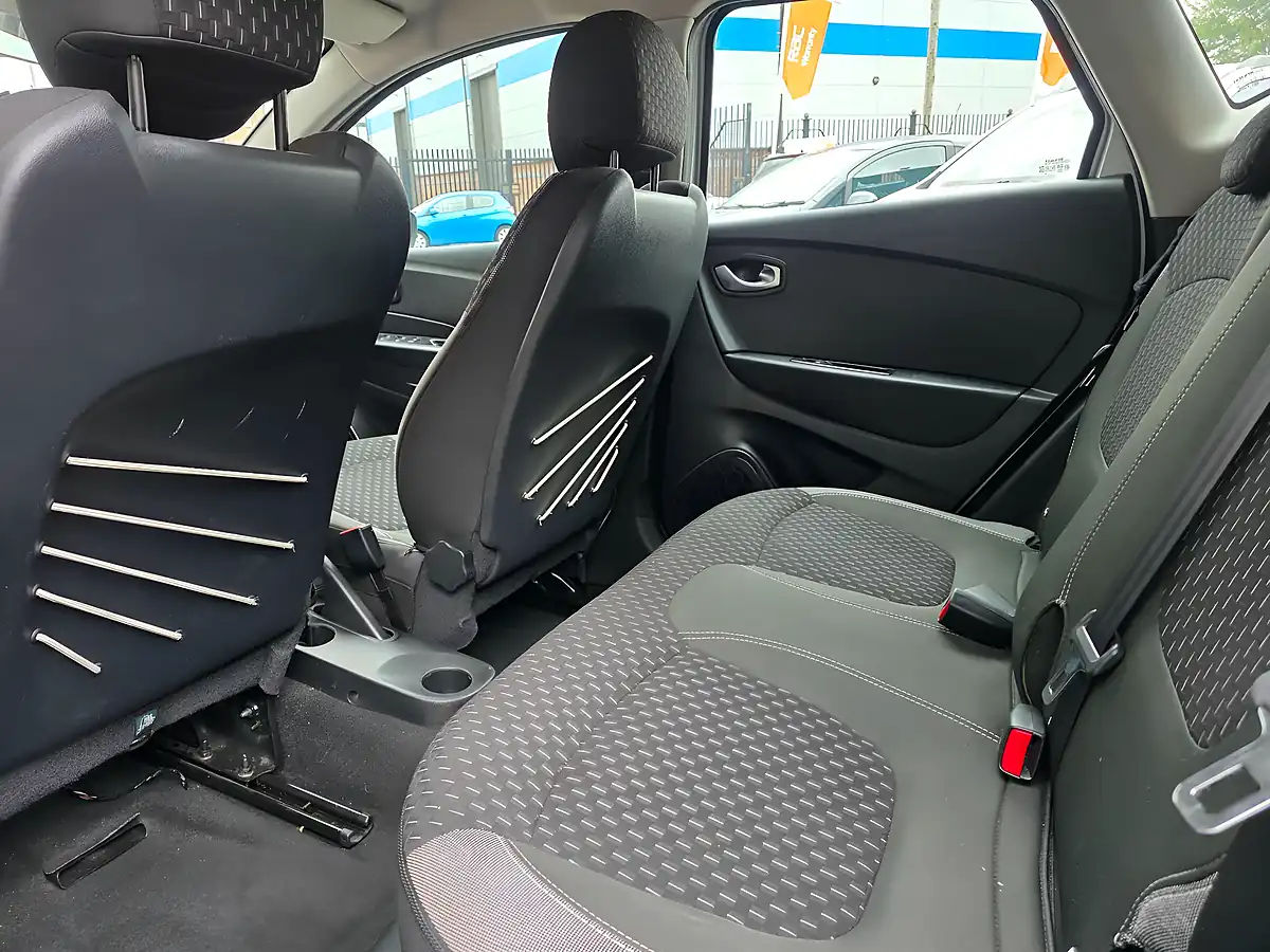 Used 2018 Renault Captur Energy Dynamique Nav Silver - Interior and Exterior details 12