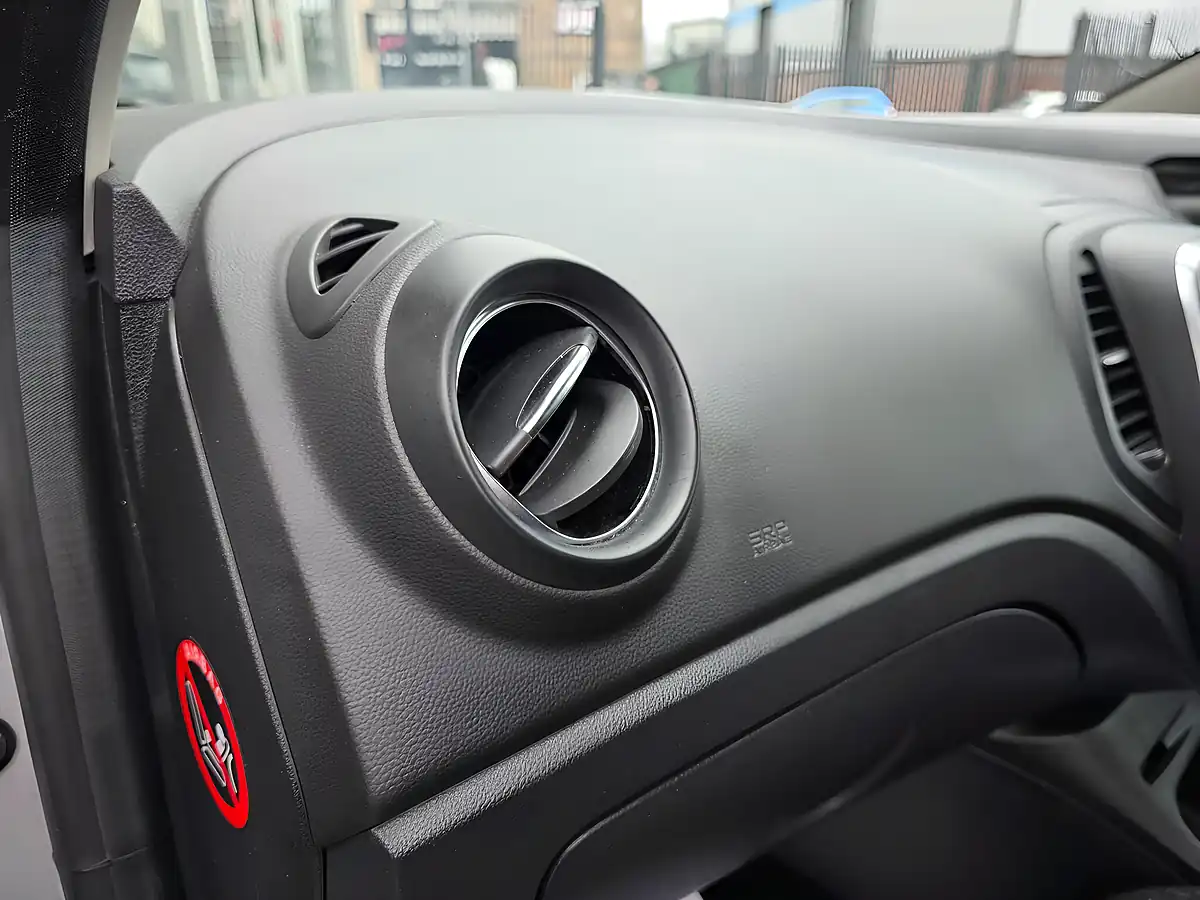 Used 2018 Renault Captur Energy Dynamique Nav Silver - Interior and Exterior details 13