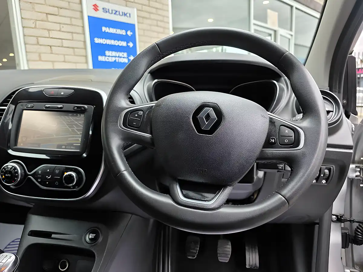 Used 2018 Renault Captur Energy Dynamique Nav Silver - Interior and Exterior details 16