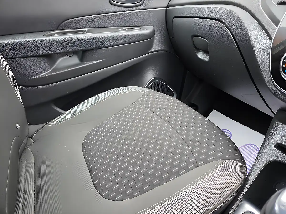 Used 2018 Renault Captur Energy Dynamique Nav Silver - Interior and Exterior details 20
