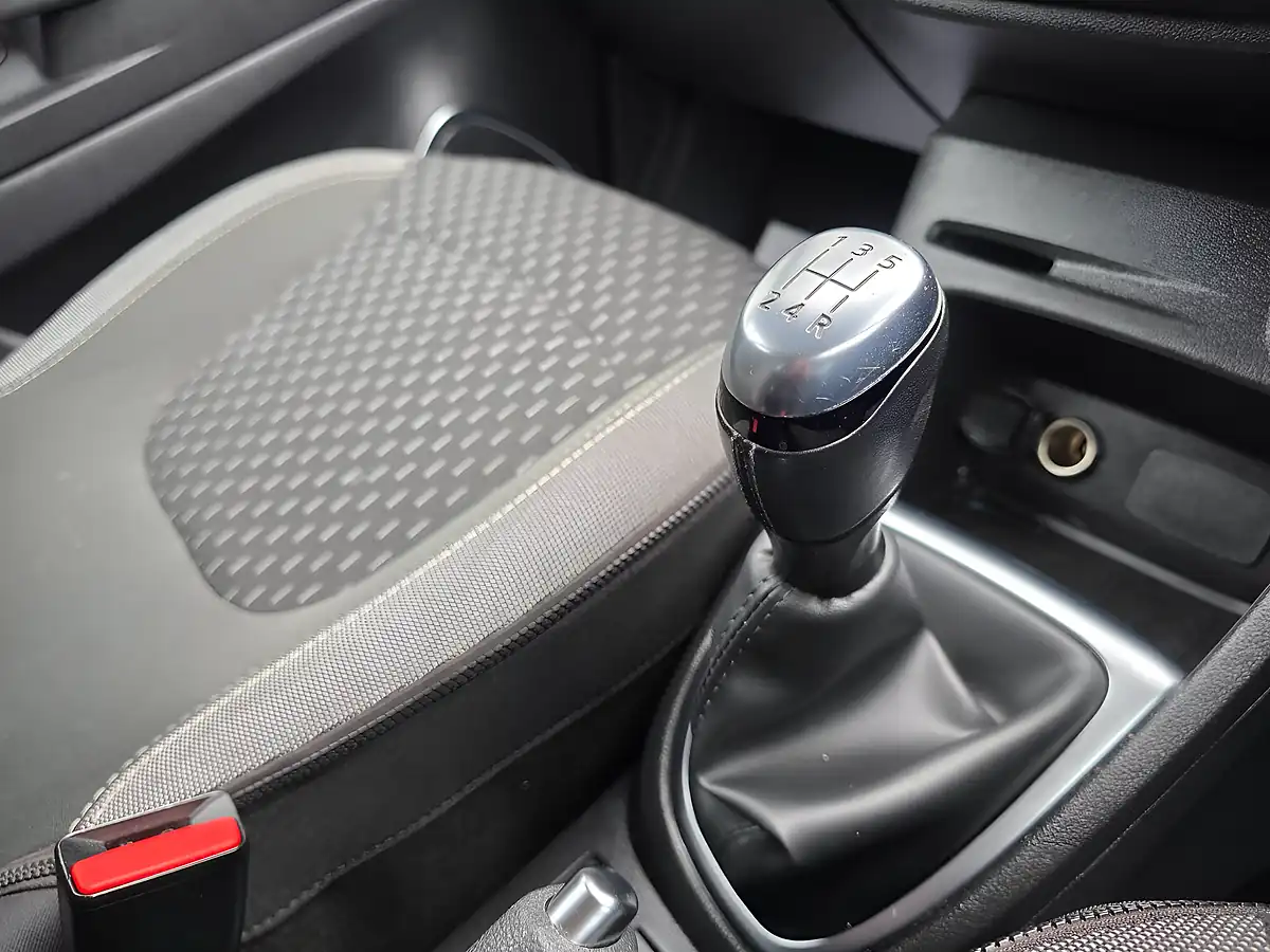 Used 2018 Renault Captur Energy Dynamique Nav Silver - Interior and Exterior details 7
