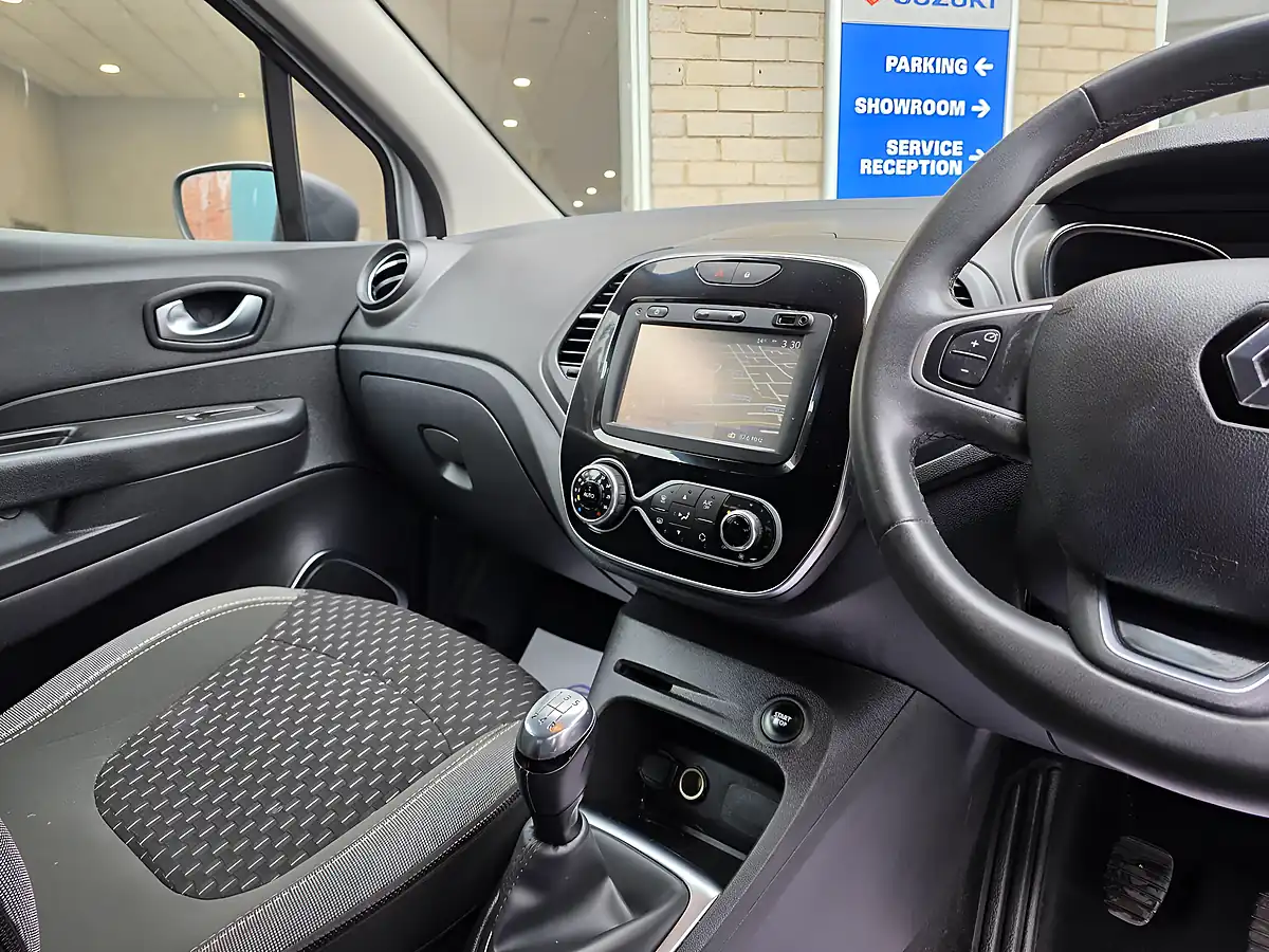 Used 2018 Renault Captur Energy Dynamique Nav Silver - Interior and Exterior details 8