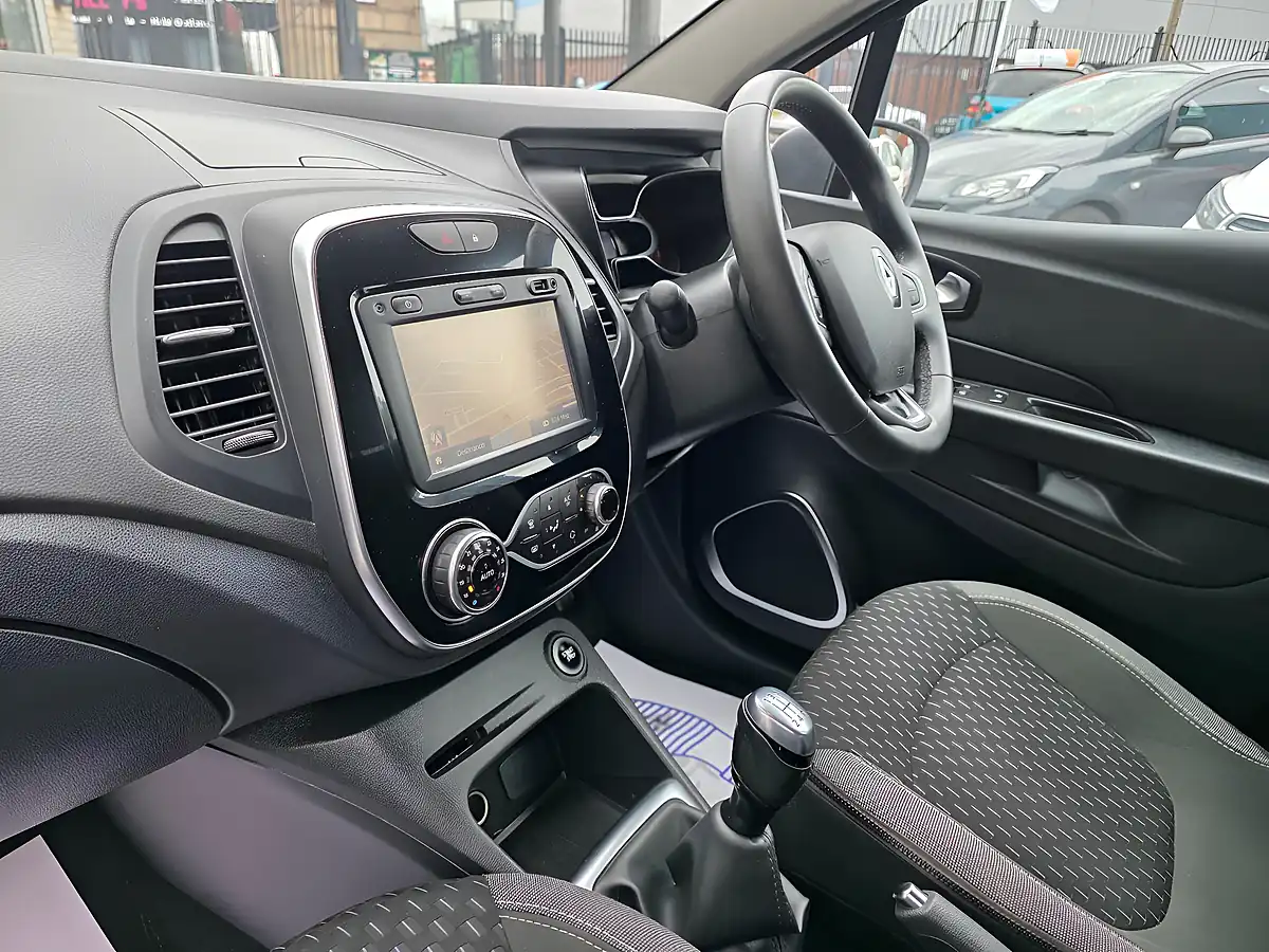 Used 2018 Renault Captur Energy Dynamique Nav Silver - Interior and Exterior details 9