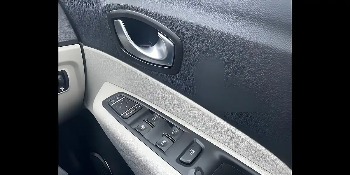 Used 2018 Renault Captur GT Line Blue and Cream - Interior and Exterior details 20