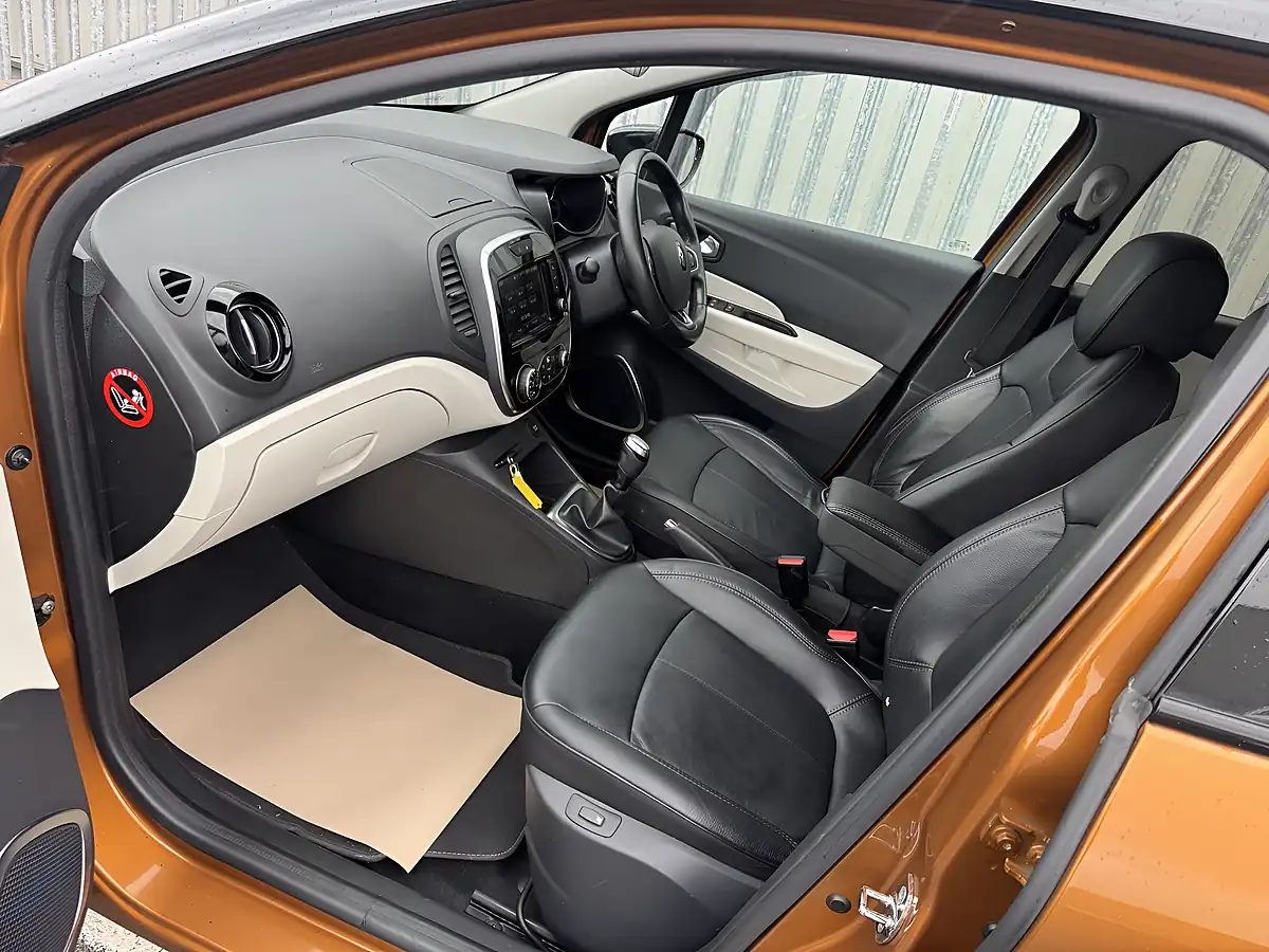 Used 2018 Renault Captur GT Line Desert Orange - Interior and Exterior details 10