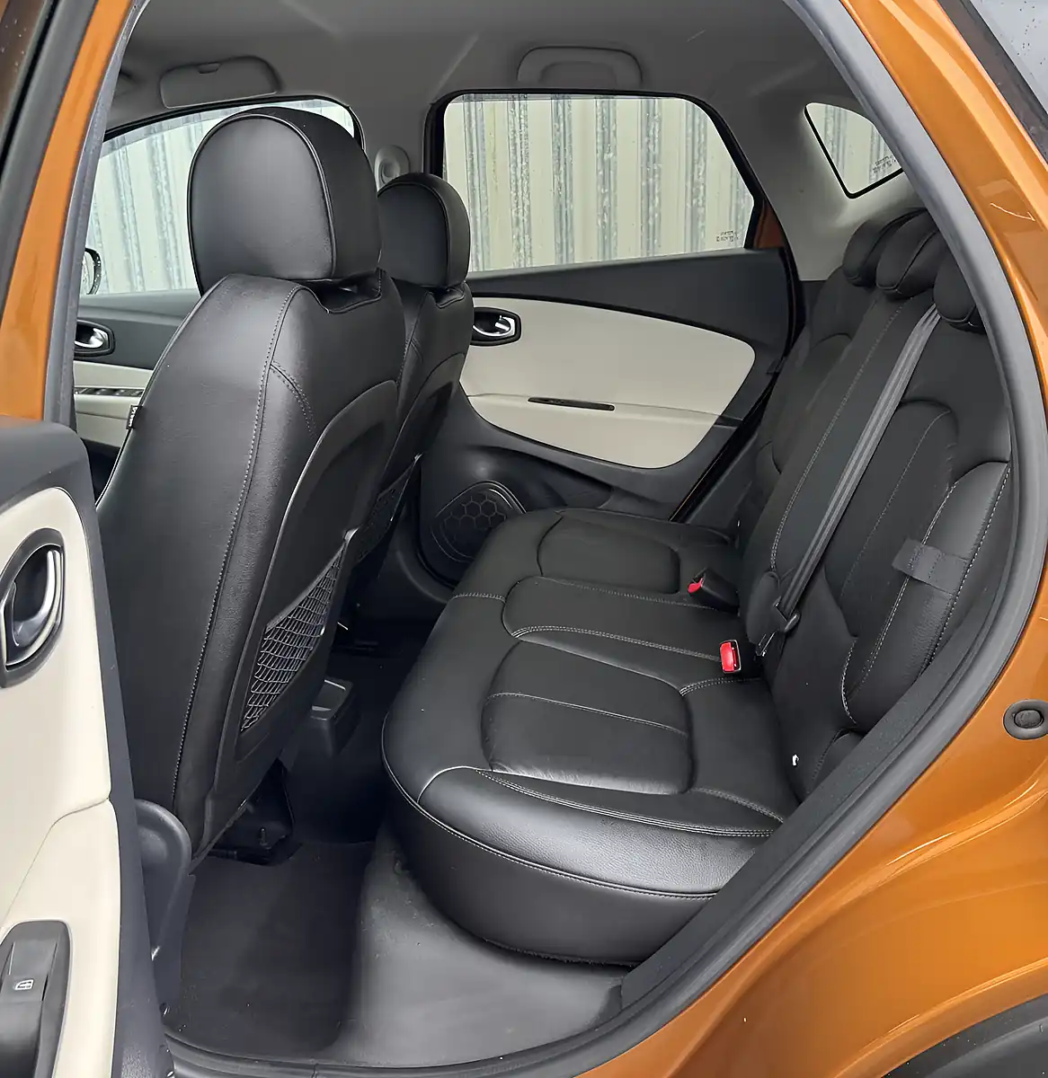 Used 2018 Renault Captur GT Line Desert Orange - Interior and Exterior details 11