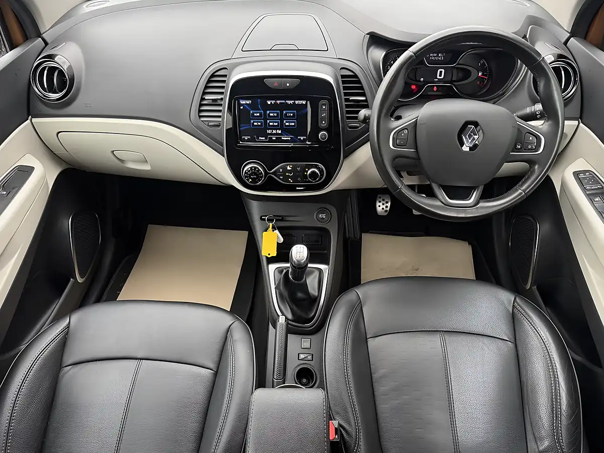 Used 2018 Renault Captur GT Line Desert Orange - Interior and Exterior details 13