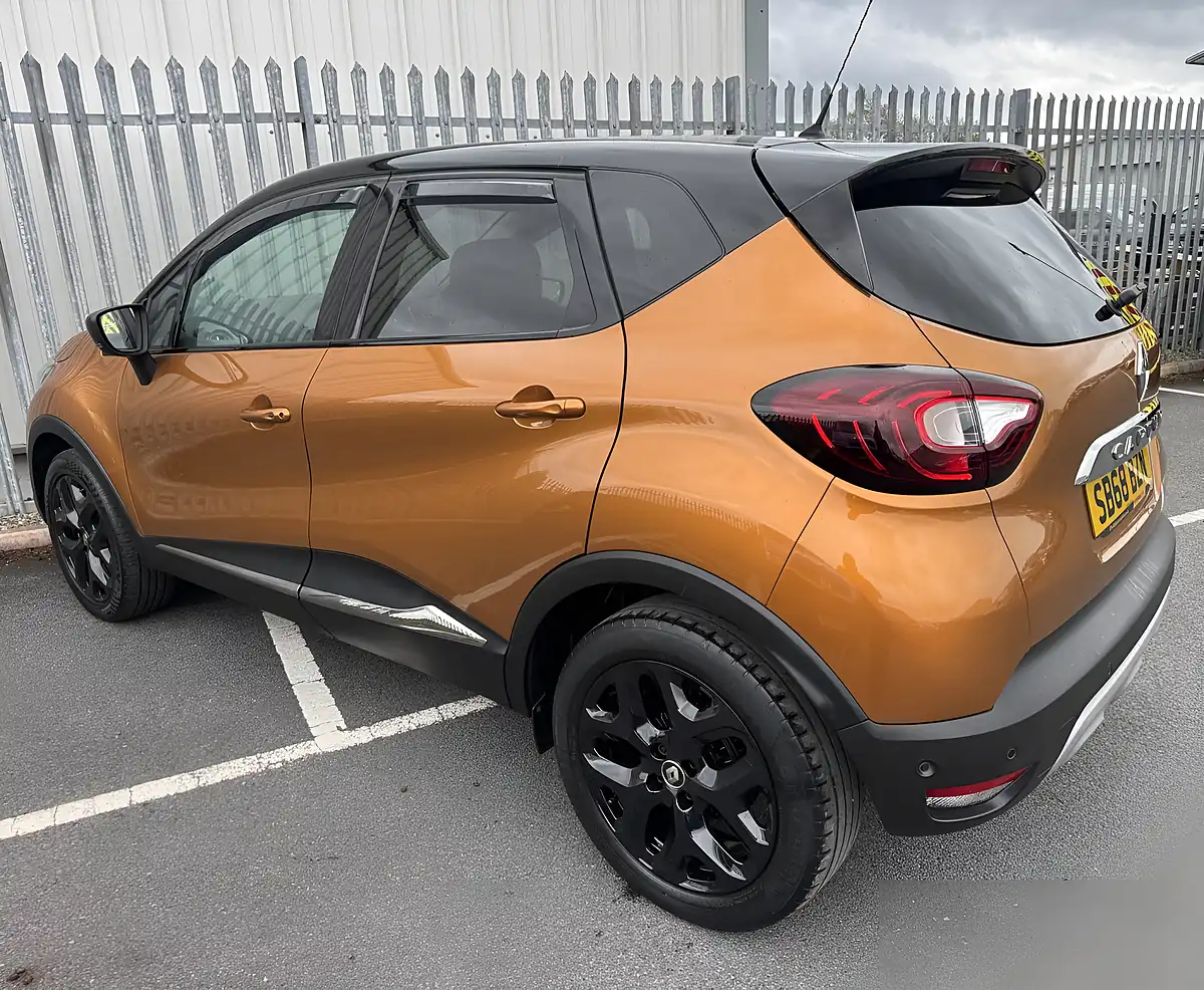 Used 2018 Renault Captur GT Line Desert Orange - Interior and Exterior details 4