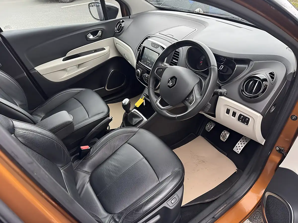 Used 2018 Renault Captur GT Line Desert Orange - Interior and Exterior details 9