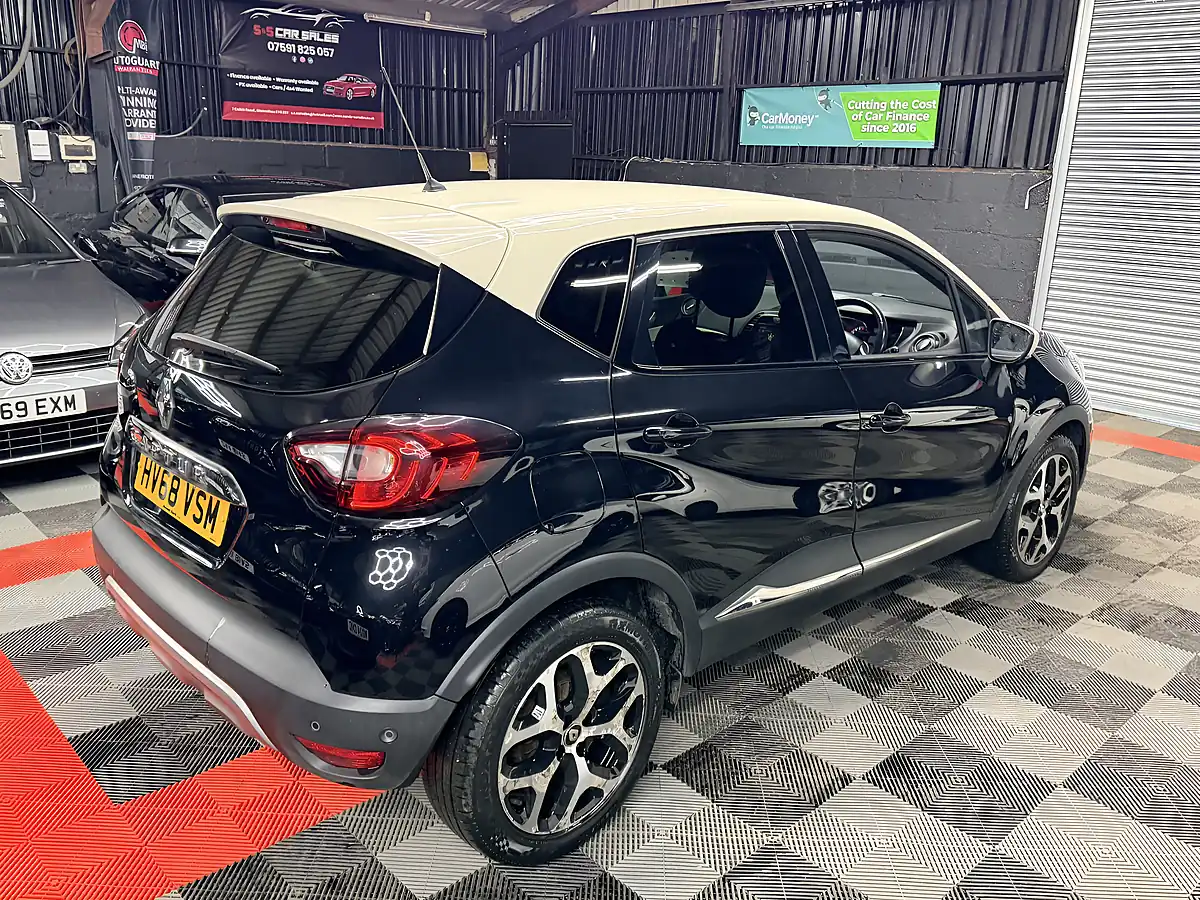 Used 2018 Renault Captur GT Line Diamond Black With Ivory Roof - Interior and Exterior details 11